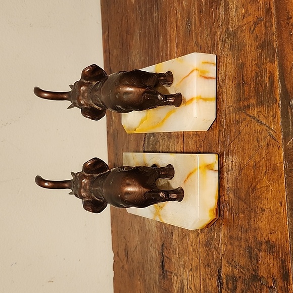 Bronze Elephant Bookends on Marble base - Picture 4 of 16